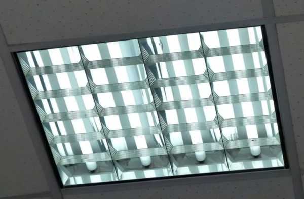 Светильник устанавливаемый вне зданий с лампами люминесцентными Светильник устанавливаемый вне зданий с лампами люминесцентными